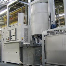 Veľké priemyselné zariadenia pre recykláciu rozpúšťadiel